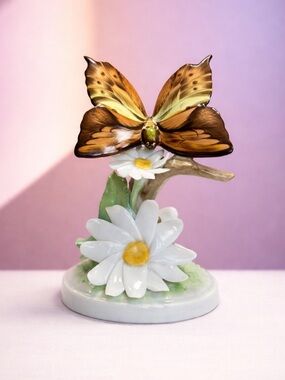 Herend Hungary Handpainted Porcelain Butterfly & Daisy Figurine Floral Vintage